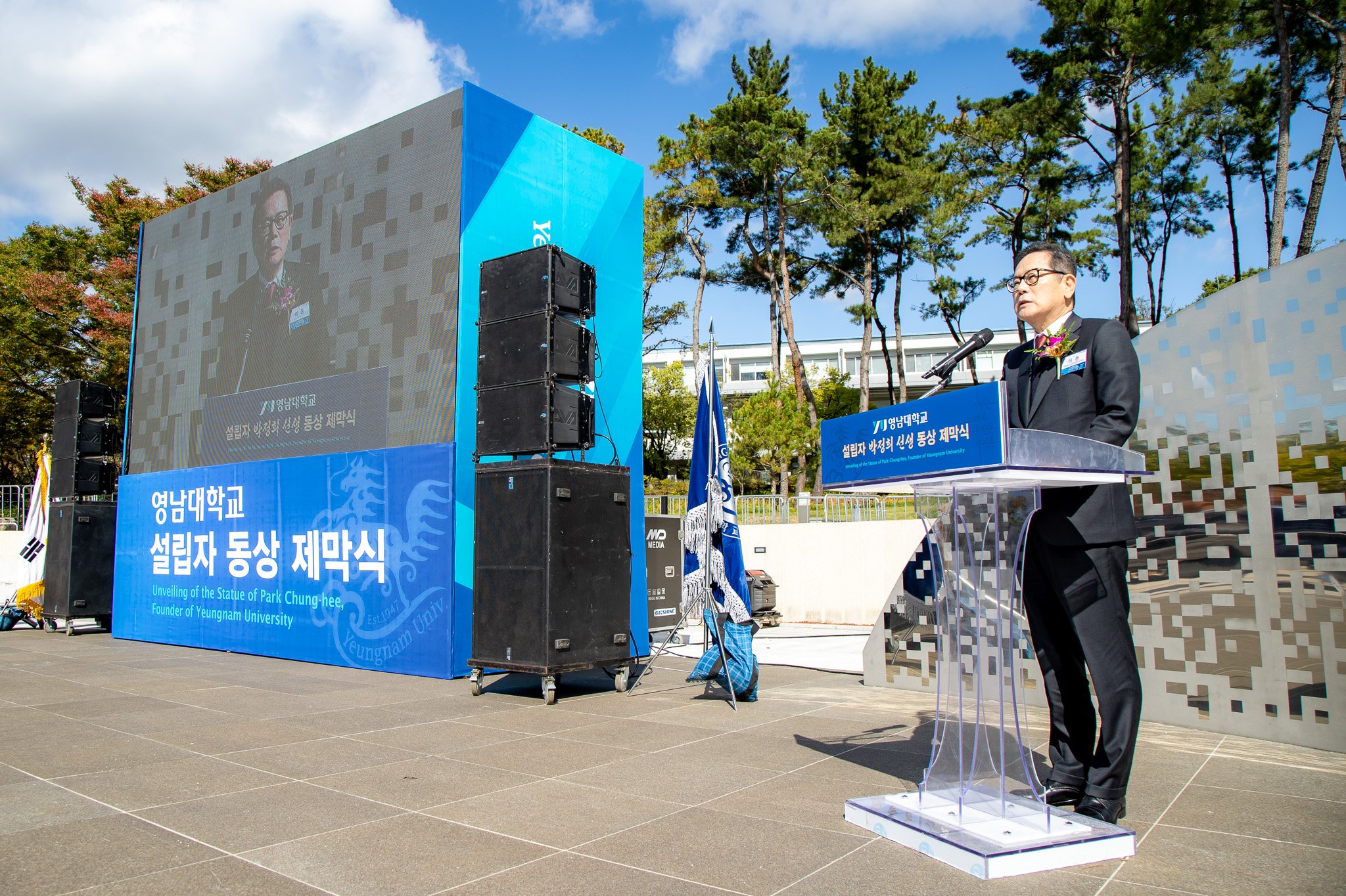 학교 측의 대답과 동상의 역사적 맥락