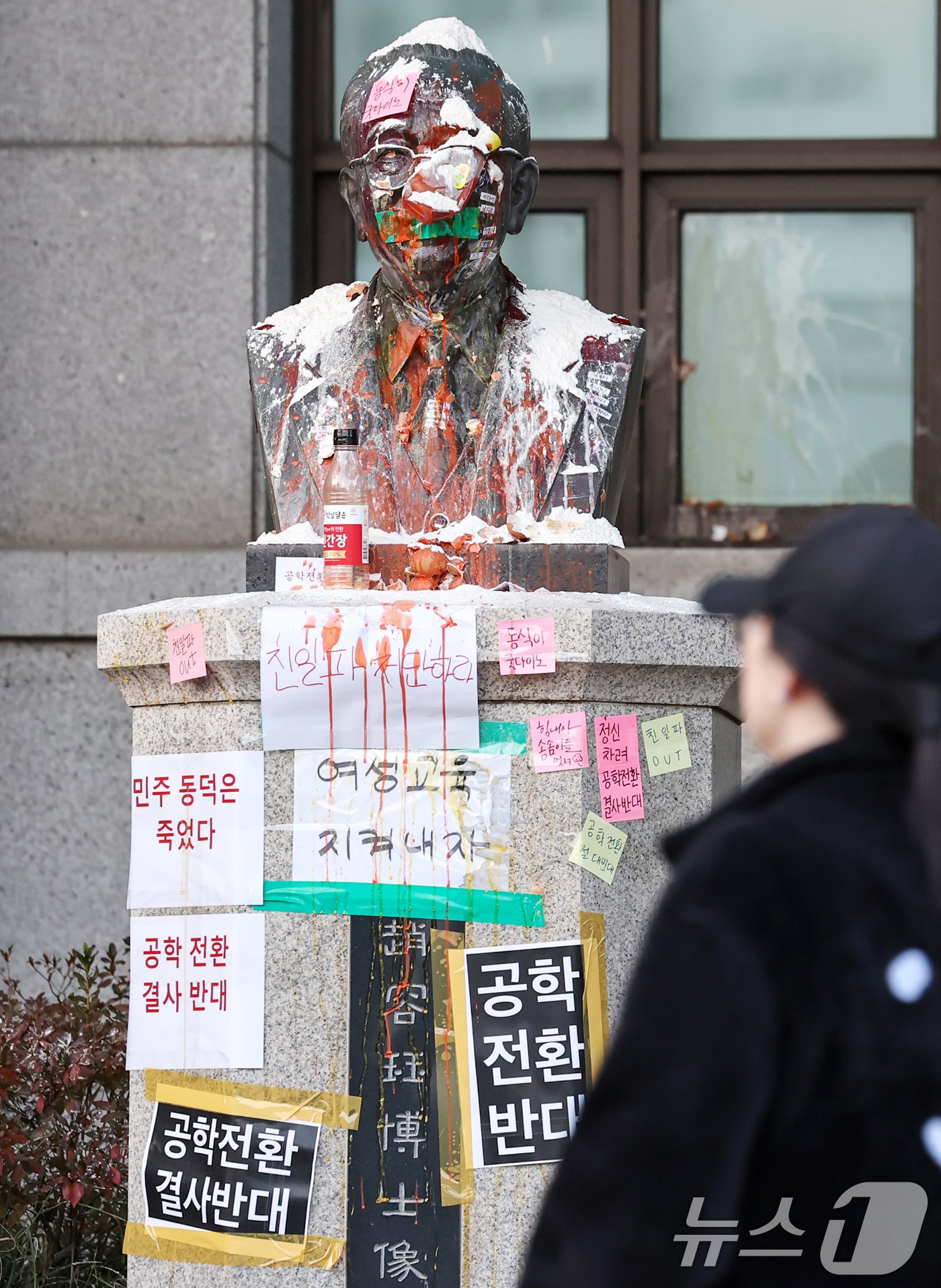 시위 현장에서의 뜨거운 분위기