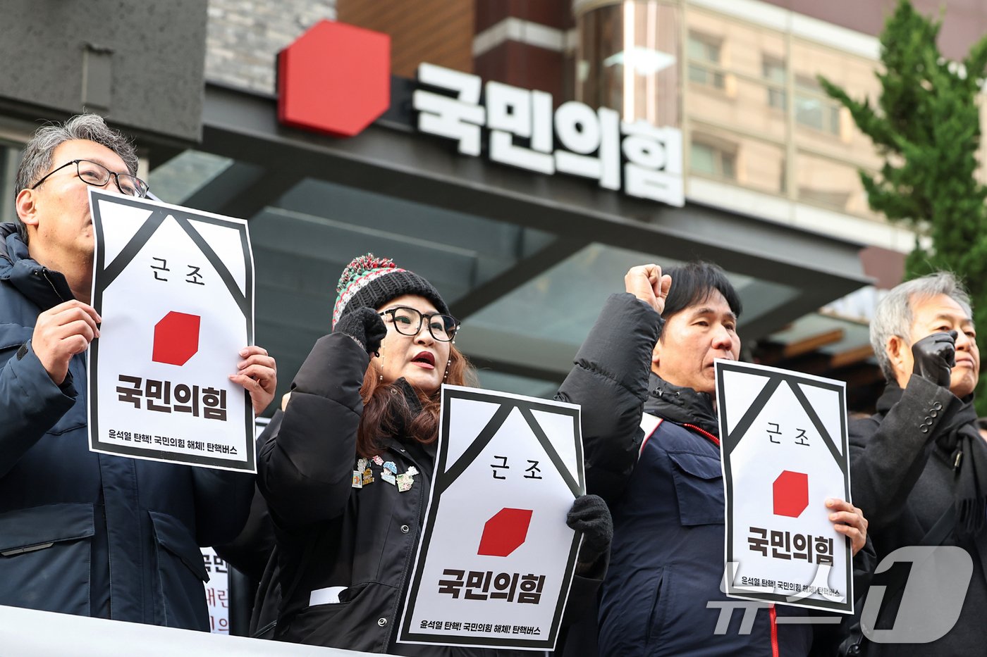 계파 간 신경전, 감정의 소용돌이